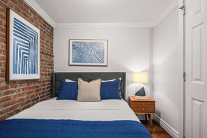 1 habitación, tabla de planchar con plancha, wifi gratis y ropa de cama 