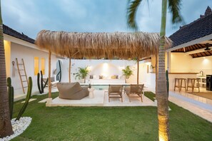 Outdoor dining - SAUDARA PALM *Full-Time Private Butler* Villa on Eat Street (Seminyak)
