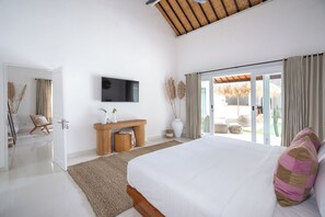 4 bedrooms - SAUDARA PALM *Full-Time Private Butler* Villa on Eat Street (Seminyak)