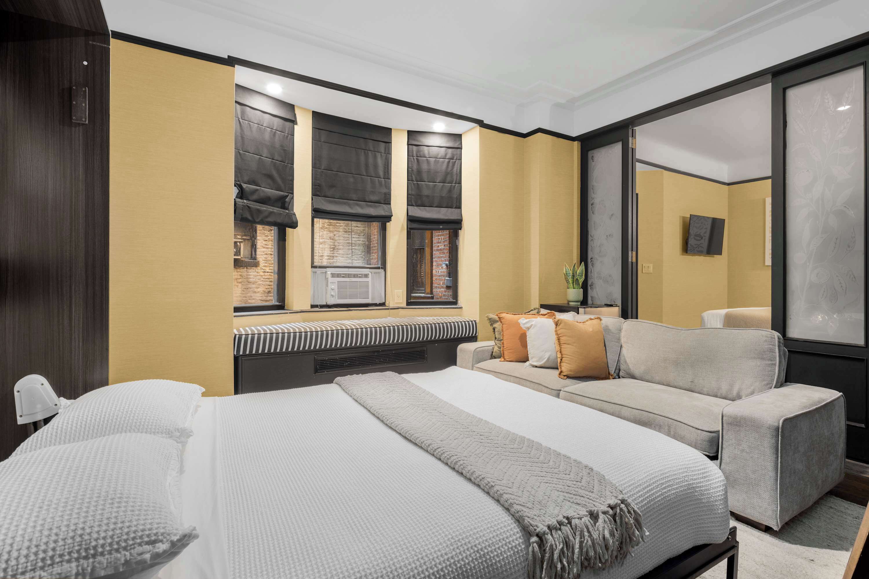 Tabla de planchar con plancha, cuna de viaje y wifi gratis 