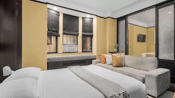 Een strijkplank/strijkijzer, reisbedje, gratis wifi, beddengoed