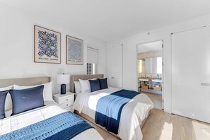 4 bedrooms, iron/ironing board, free WiFi, bed sheets - One-Of-A-Kind 4 BR Duplex Steps from Time Square (New York)