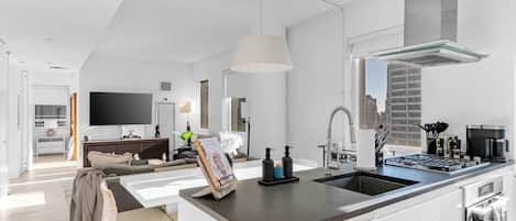 雪櫃、微波爐、焗爐、爐具