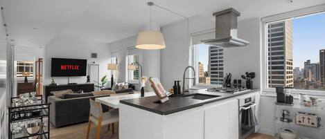 Réfrigérateur, micro-ondes, four, plaque de cuisson