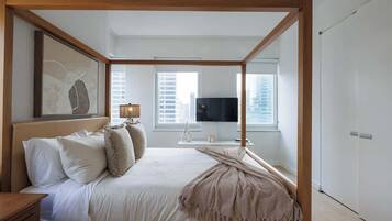 4 bedrooms, iron/ironing board, free WiFi, bed sheets