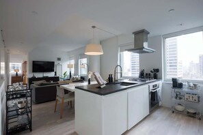 Fridge, microwave, oven, stovetop - Skyline Lux Escape | Midtown Manhattan High-Rise! (New York)