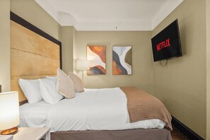 1 slaapkamer, een strijkplank/strijkijzer, reisbedje, gratis wifi