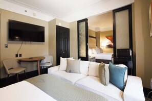 1 slaapkamer, een strijkplank/strijkijzer, reisbedje, gratis wifi