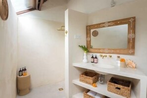 Shower - NEW Private Full-Time Butler / 7 Min Walk to Beach (Seminyak)