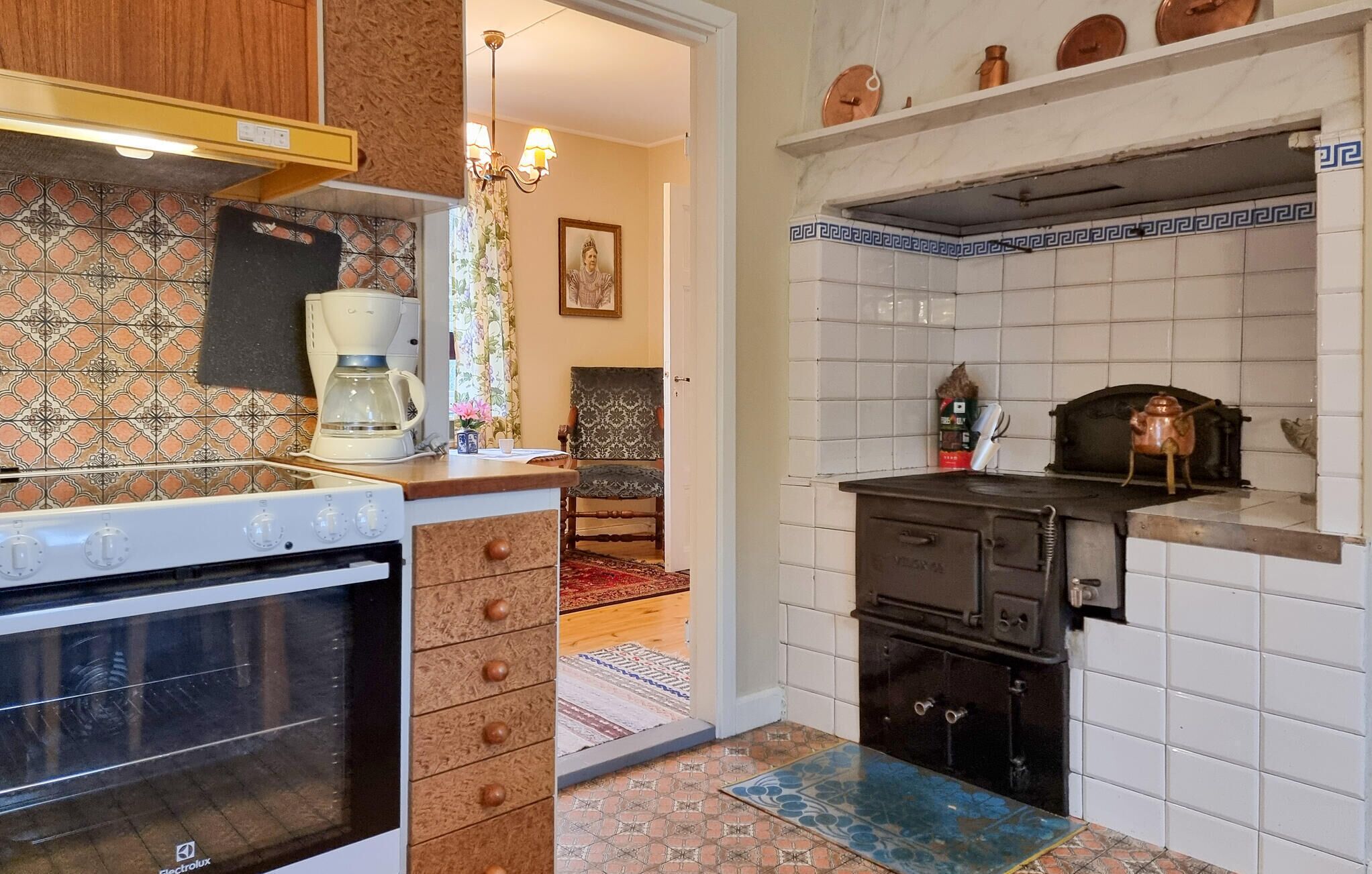 Jääkaappi, uuni, liesi, kahvin-/teenkeitin