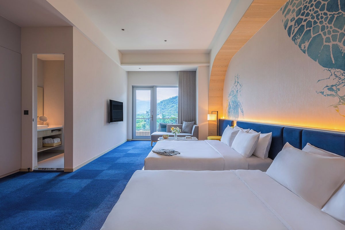 Quarto quádruplo, vista para a montanha | Cofres nos quartos, cortinas blackout, quartos à prova de som