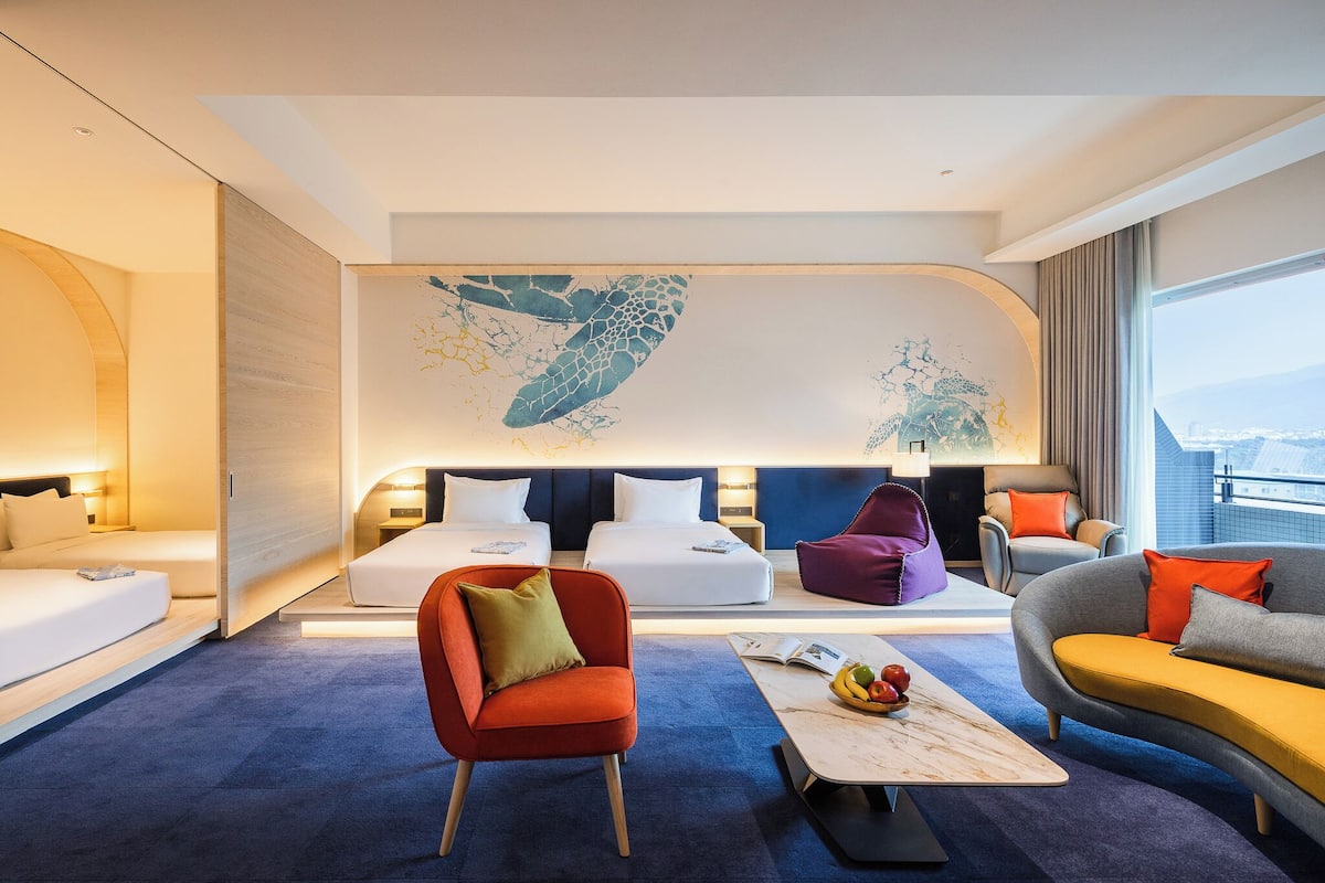 Quarto quádruplo superior, vista para a montanha | Cofres nos quartos, cortinas blackout, quartos à prova de som