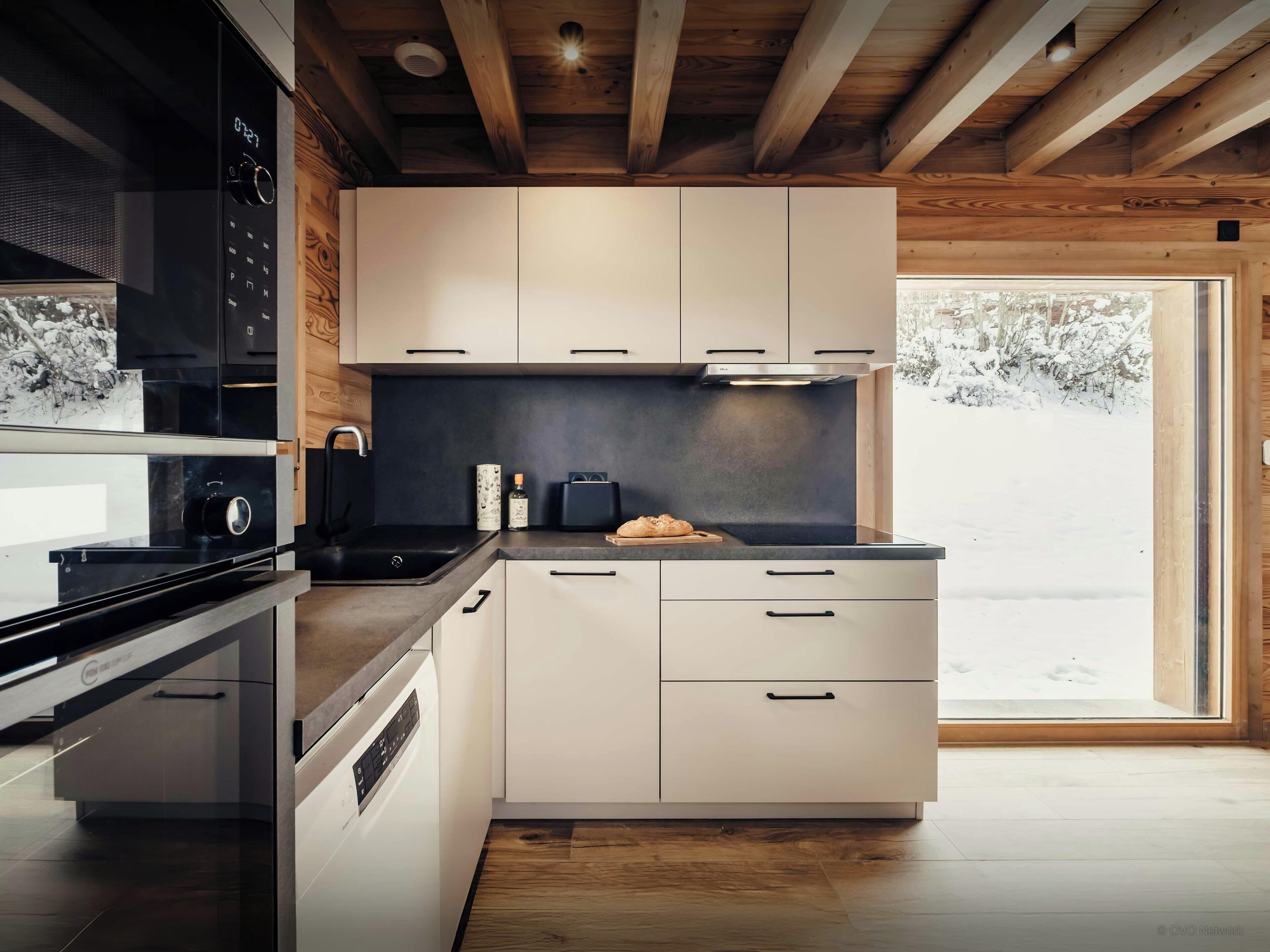 冰箱、微波炉、烤箱、炉灶