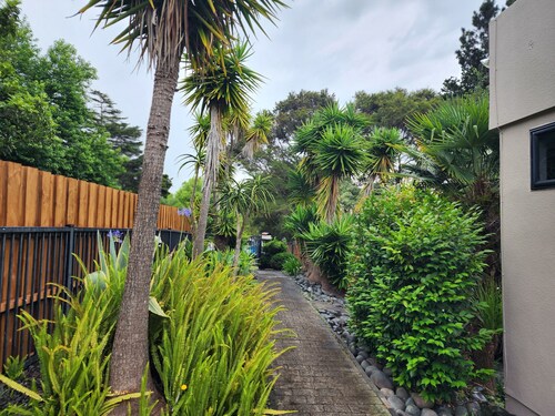 Entire Upper-floor: Spacious 140m2