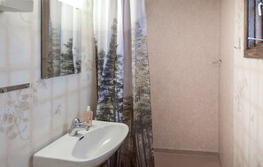 Shower - 2 bedroom lovely home in Ekshärad (Ekshärad)