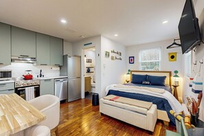 Strykejern/-brett, internettilgang og sengetøy