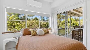 4 bedrooms, WiFi, bed sheets