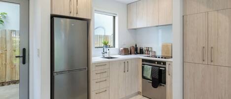 Kjøleskap, mikrobølgeovn, ovn og kokeplater