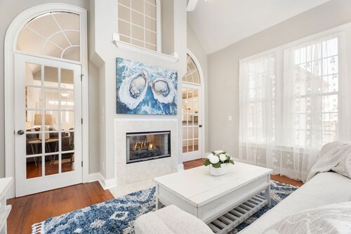 Beautiful 4-bedroom house with High Ceilings in charming Fuquay-Varina