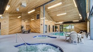 A spa area with multiple hot tubs and seating arrangements. - Beautiful 3-bedroom apt Skiview drive, 10 minutes to Gatlinburg (Gatlinburg)