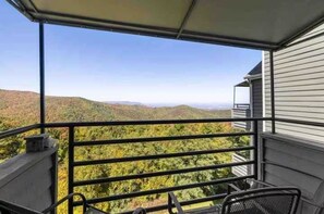 Property grounds - Beautiful 3-bedroom apt Skiview drive, 10 minutes to Gatlinburg (Gatlinburg)