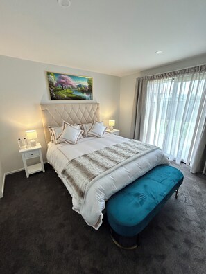 4 bedrooms, iron/ironing board, WiFi, bed sheets