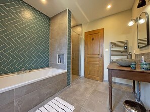 Bathroom - Les douces terrasses, private swimming pool (COUX ET BIGAROQUE)