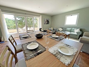 Dining - Les douces terrasses, private swimming pool (COUX ET BIGAROQUE)
