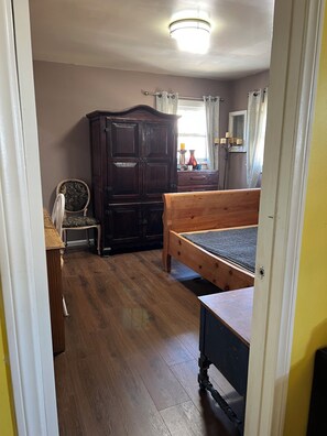 1 bedroom, iron/ironing board, bed sheets - A cosy space Hollywood unit with walking distance to Sunset Blvd (Los Angeles)