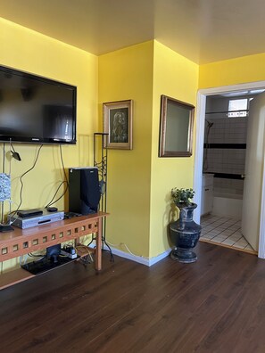 Interior - A cosy space Hollywood unit with walking distance to Sunset Blvd (Los Angeles)