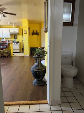 Interior - A cosy space Hollywood unit with walking distance to Sunset Blvd (Los Angeles)