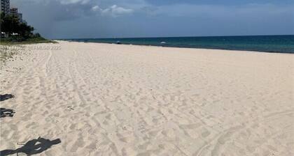 Fresh, bright, newly renovated 2bdrm/2bath condo, steps from the ocean