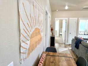 Dining - Family home In Kanab near Nat'l Parks with hot tub, sleeps 8! (Kanab)