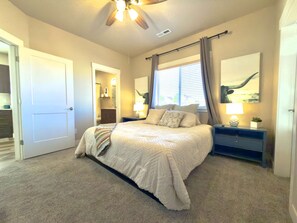 4 bedrooms, desk, iron/ironing board, travel cot - Family home In Kanab near Nat'l Parks with hot tub, sleeps 8! (Kanab)