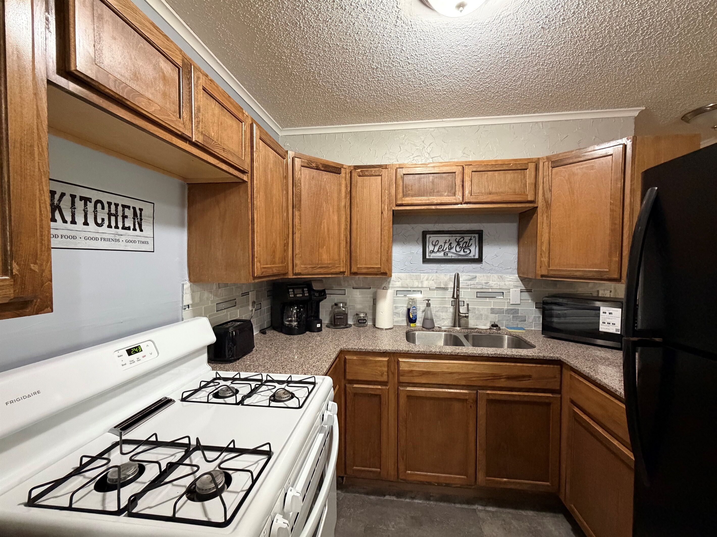 Microwave, oven, stovetop, coffee/tea maker