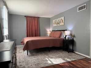 2 bedrooms, WiFi, bed sheets - Southern Gardens - Tranquil South Abilene Home (Abilene)
