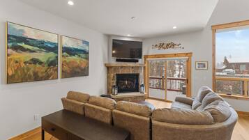 Studio (3 Bedrooms) | Front of property