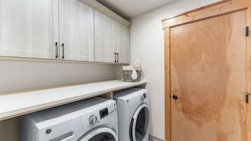 Studio (3 Bedrooms) | Exterior