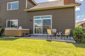 Exterior - Hot Tub! Breathtaking views! Minutes from Big Sky Town center! (Big Sky)