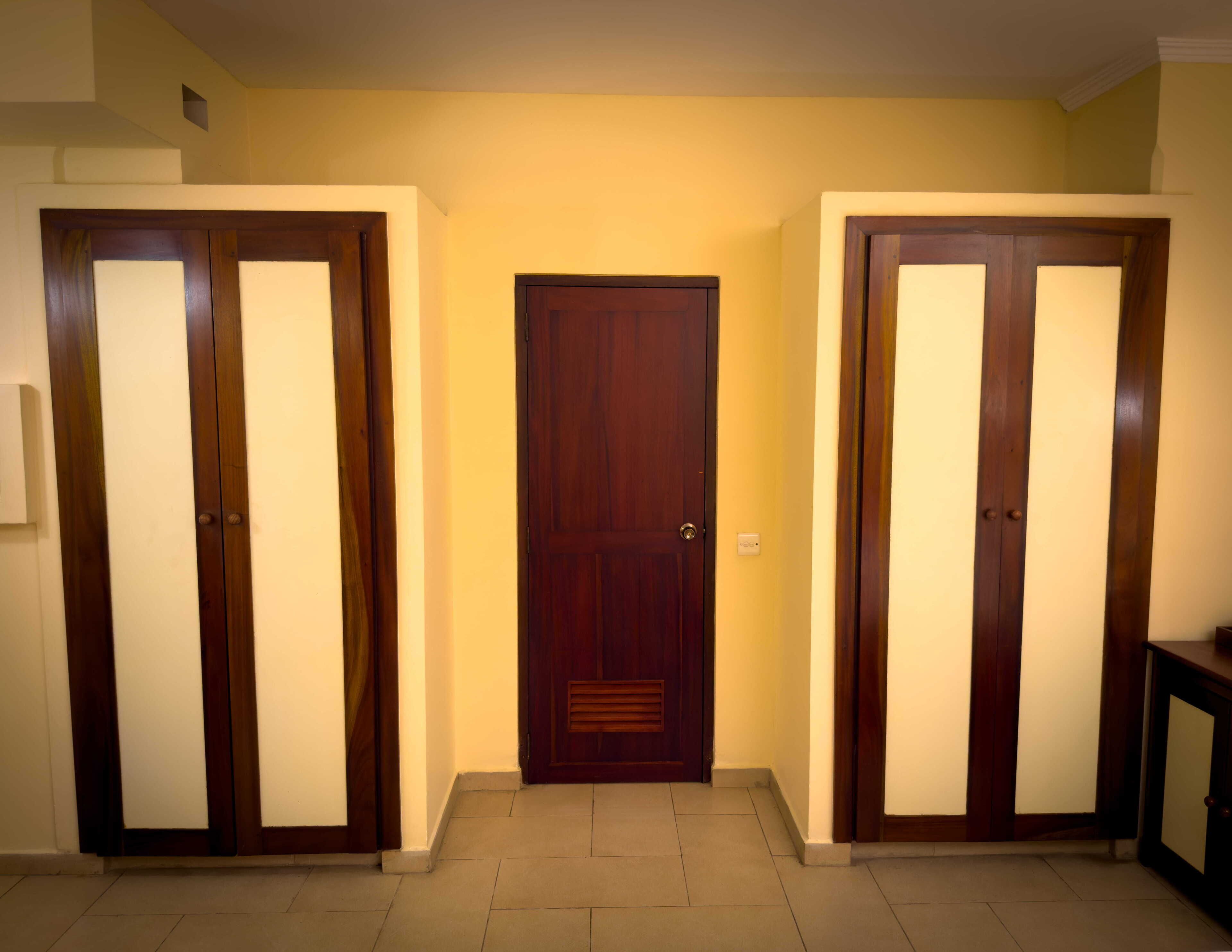 标准双人房, 2 张单人床, 阳台, 河景 | 客房内保险箱、办公桌、笔记本电脑工作区、遮光窗帘