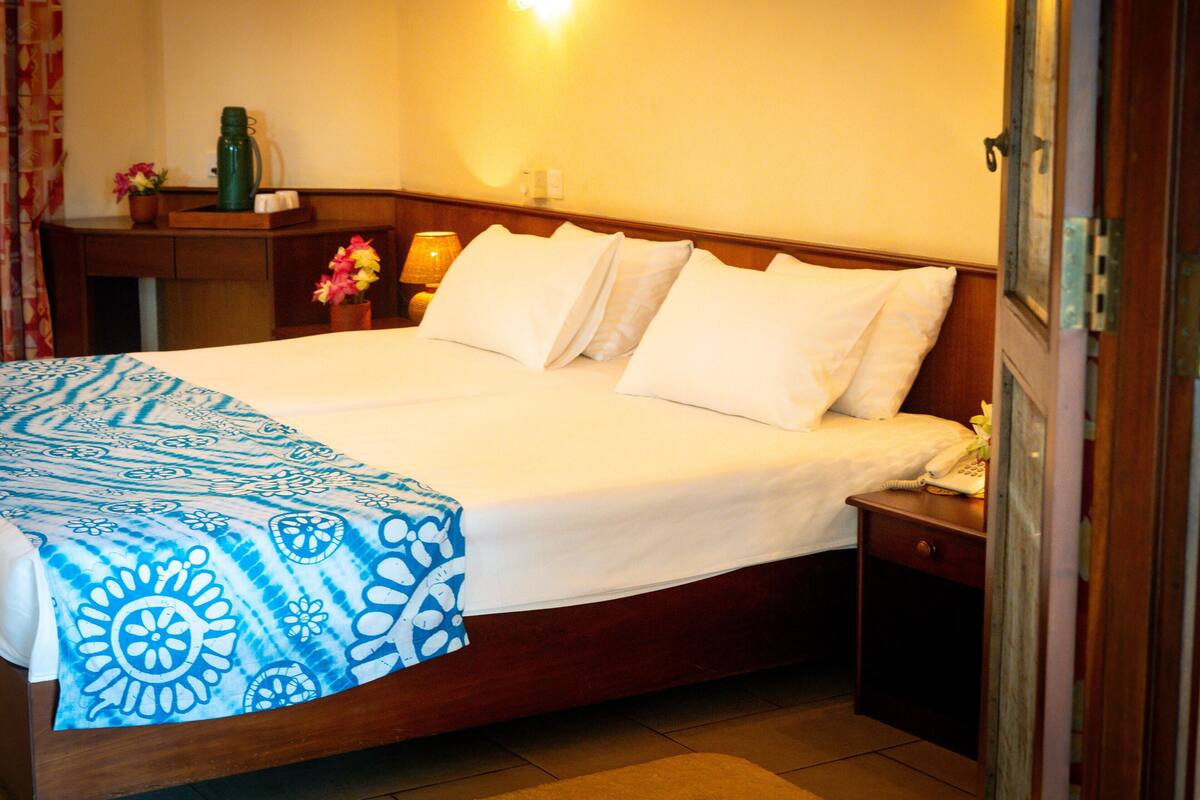 In-room safe, desk, laptop workspace, blackout drapes