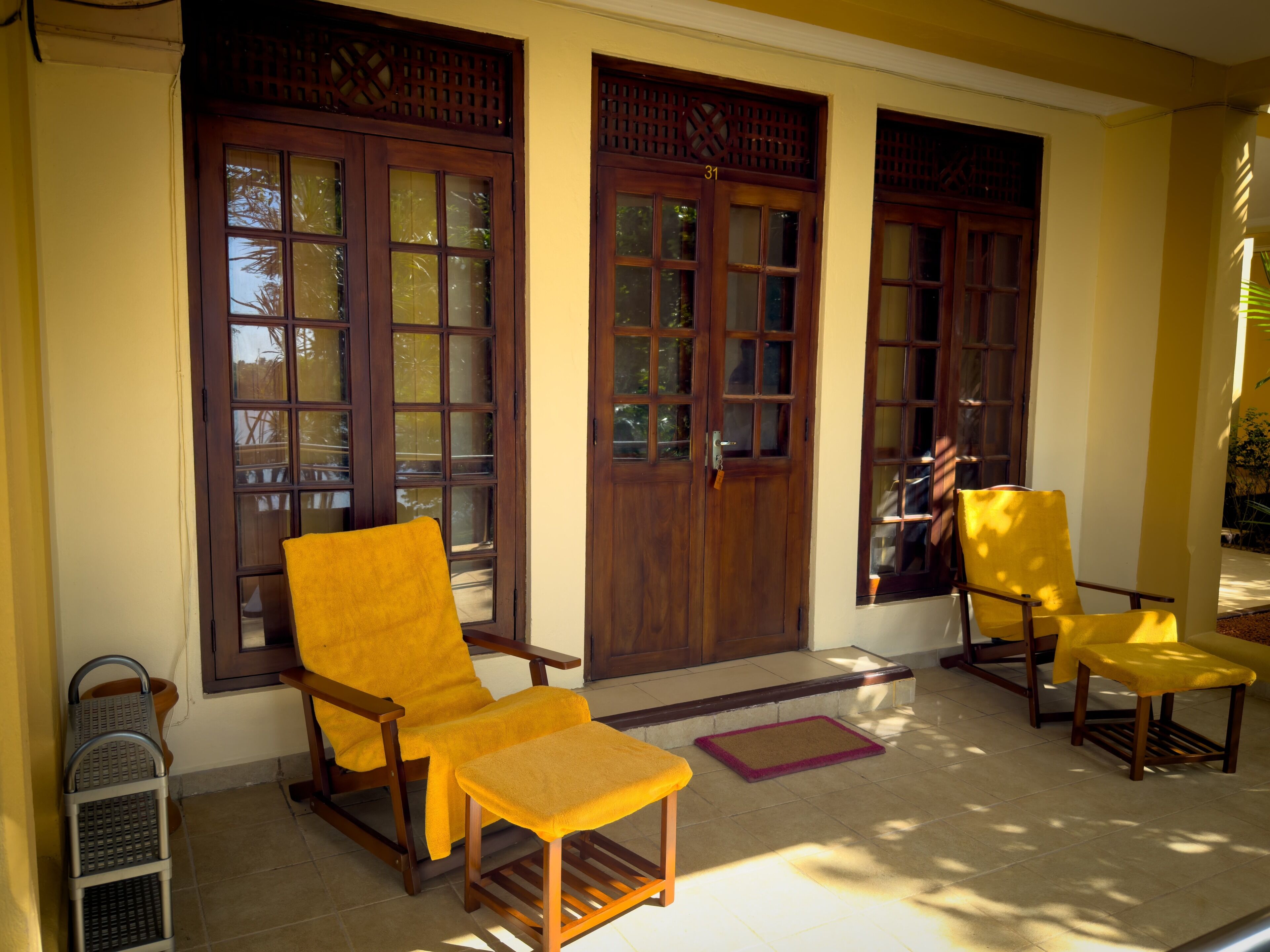 Caja de seguridad en la habitación y escritorio 