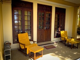 Caja de seguridad en la habitación y escritorio 