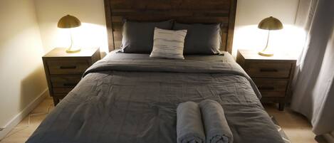 3 habitaciones, tabla de planchar con plancha, wifi y ropa de cama