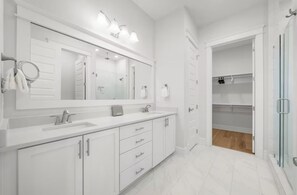 Douche, serviettes fournies