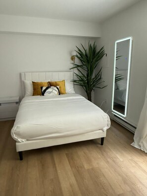 Luxury Apartment | Free WiFi - Elegant Hideaway with Free Parking (White Plains)