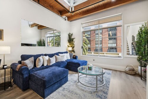 Stylish Santana Row 2BR Loft Walk to Shop & Dining