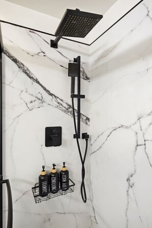 Hair dryer - Stylish Santana Row 2BR Loft Walk to Shop & Dining (San Jose)