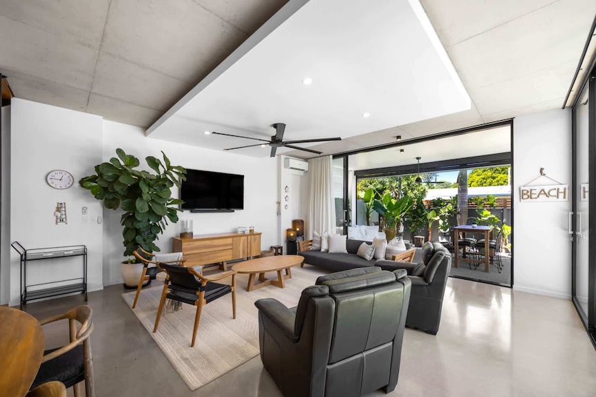 Spacious 3-bedroom Retreat With Bbq And Pool - Coolum Beach