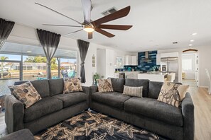Living area - Beautiful 3BR/2BA - Steps from the Gulf & FREE Boat ramp - Kayaks & bikes incl. (Hernando Beach)